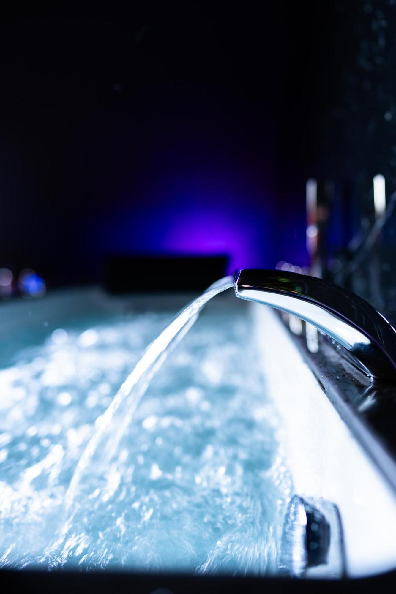 L'Evasion, Romantisme, Volupte & Jacuzzi Saumur Eksteriør bilde